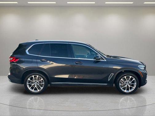 Dark Graphite Metallic 2022 BMW X5 sDrive40i