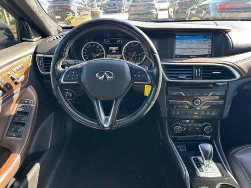 2017 INFINITI QX30 Premium