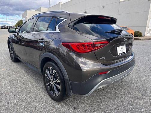 2017 INFINITI QX30 Premium