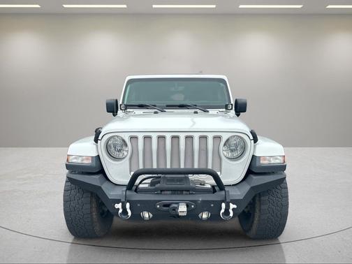 Bright White Clearcoat 2019 Jeep Wrangler Unlimited Sahara