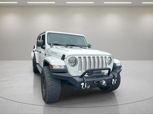 Bright White Clearcoat 2019 Jeep Wrangler Unlimited Sahara