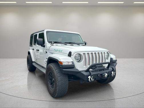Bright White Clearcoat 2019 Jeep Wrangler Unlimited Sahara