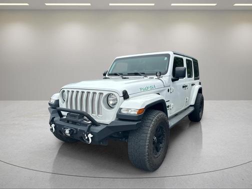 Bright White Clearcoat 2019 Jeep Wrangler Unlimited Sahara