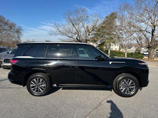 2025 INFINITI QX80 PURE