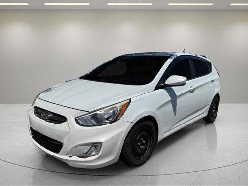 Century White 2016 Hyundai Accent SE