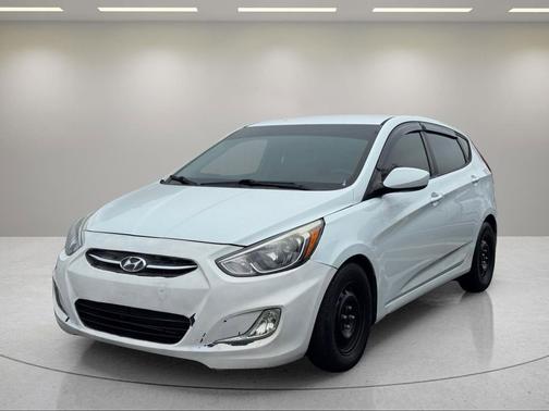 Century White 2016 Hyundai Accent SE