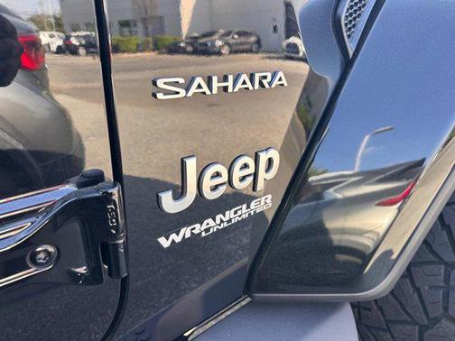 Black Clearcoat 2022 Jeep Wrangler Unlimited Sahara