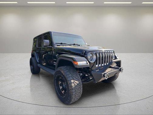 Black Clearcoat 2022 Jeep Wrangler Unlimited Sahara