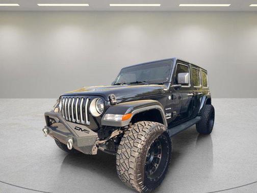 Black Clearcoat 2022 Jeep Wrangler Unlimited Sahara