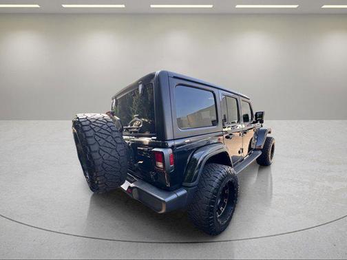 Black Clearcoat 2022 Jeep Wrangler Unlimited Sahara