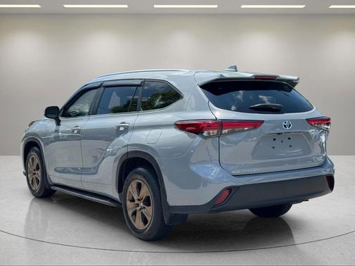 Cement 2023 Toyota Highlander Hybrid XLE