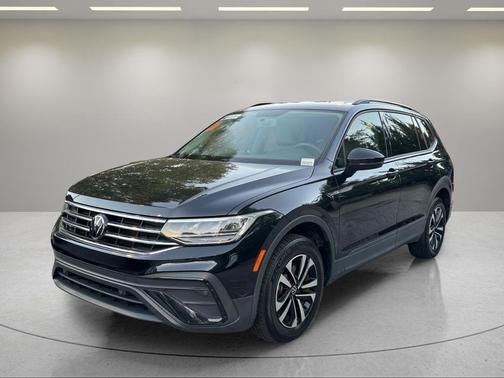 Deep Black Pearl 2022 Volkswagen Tiguan 2.0T S