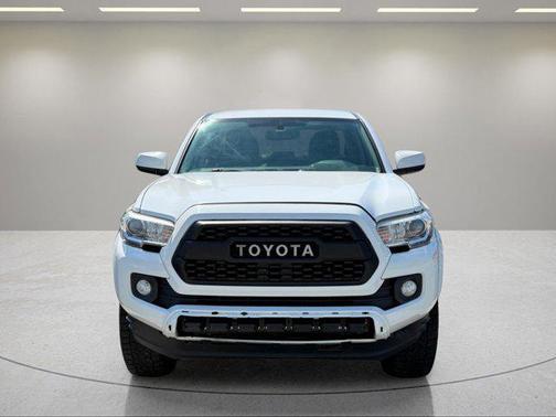 Super White 2017 Toyota Tacoma SR5