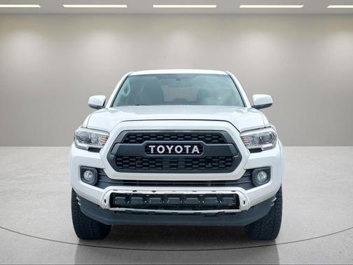 Super White 2017 Toyota Tacoma SR5