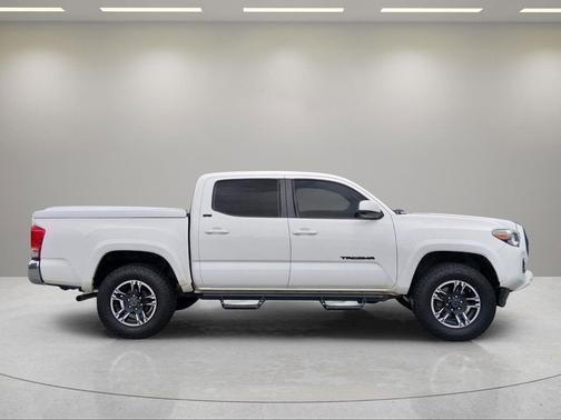 Super White 2017 Toyota Tacoma SR5