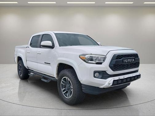 Super White 2017 Toyota Tacoma SR5