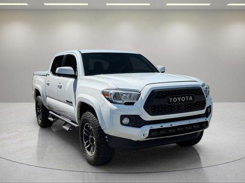 Super White 2017 Toyota Tacoma SR5