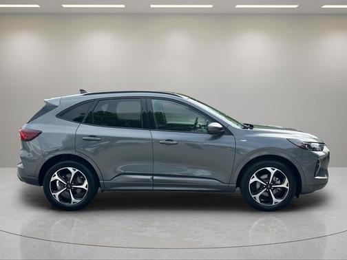 Gray Metallic 2023 Ford Escape ST-Line Elite