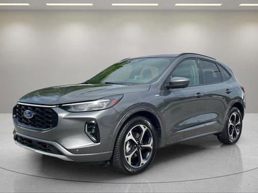 Gray Metallic 2023 Ford Escape ST-Line Elite