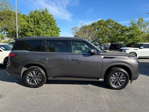 2025 INFINITI QX80 PURE