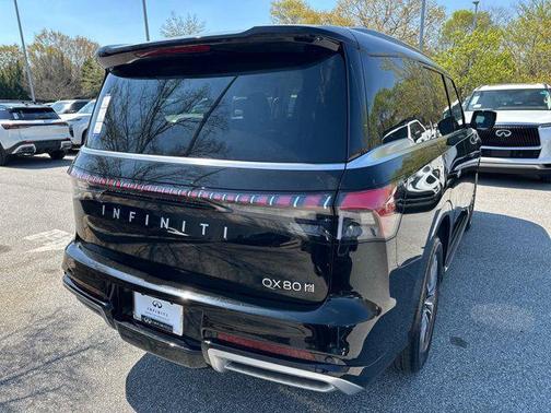 2025 INFINITI QX80 Luxe