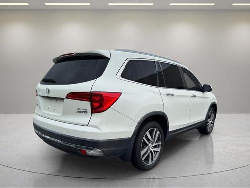 White Diamond Pearl 2017 Honda Pilot Elite