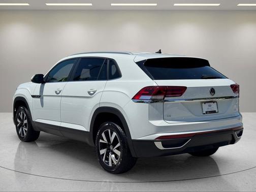 Pure White 2021 Volkswagen Atlas Cross Sport 2.0T SE