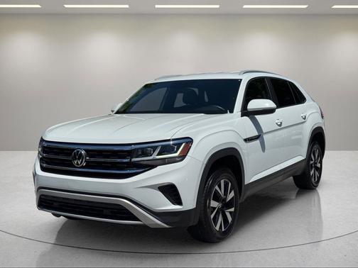 Pure White 2021 Volkswagen Atlas Cross Sport 2.0T SE