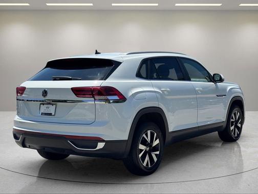 Pure White 2021 Volkswagen Atlas Cross Sport 2.0T SE