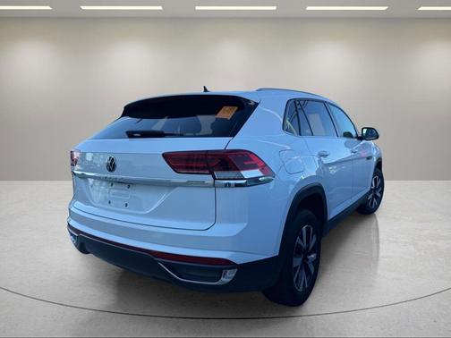 Pure White 2021 Volkswagen Atlas Cross Sport 2.0T SE