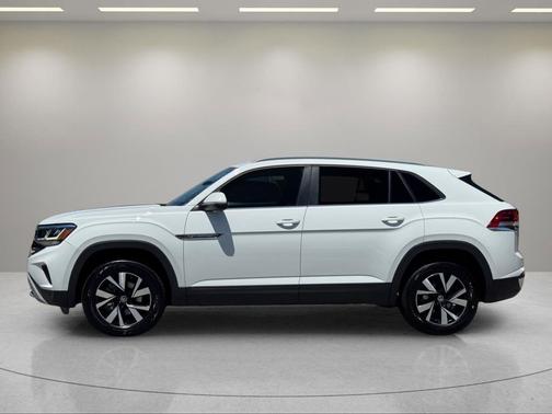 Pure White 2021 Volkswagen Atlas Cross Sport 2.0T SE