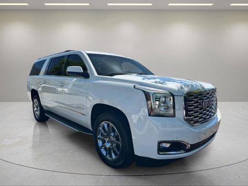 Summit White 2019 GMC Yukon XL Denali