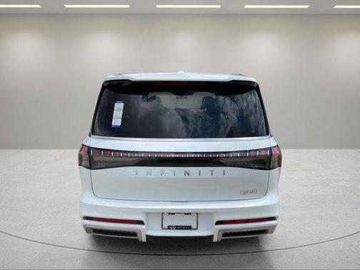 Radiant White 2026 INFINITI QX80 Luxe