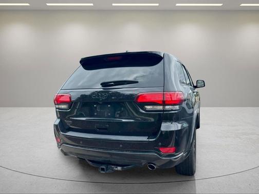 Diamond Black Crystal Pearlcoat 2017 Jeep Grand Cherokee Altitude