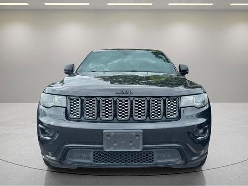 Diamond Black Crystal Pearlcoat 2017 Jeep Grand Cherokee Altitude
