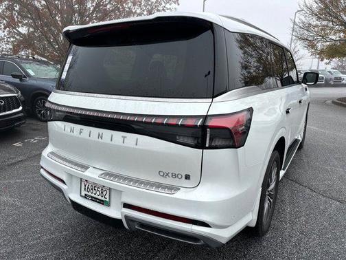 2025 INFINITI QX80 Luxe