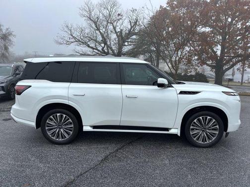2025 INFINITI QX80 Luxe