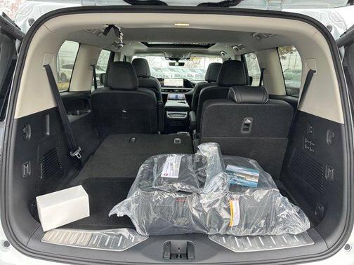 2025 INFINITI QX80 Luxe
