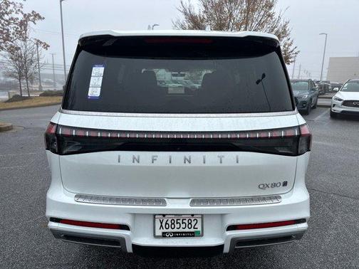 2025 INFINITI QX80 Luxe