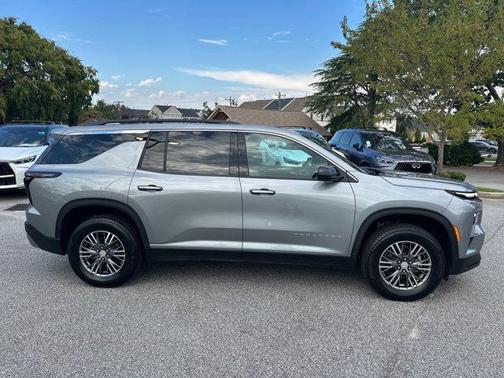 2024 Chevrolet Traverse LT