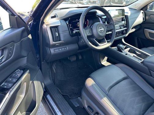 2024 Nissan Pathfinder Platinum FWD