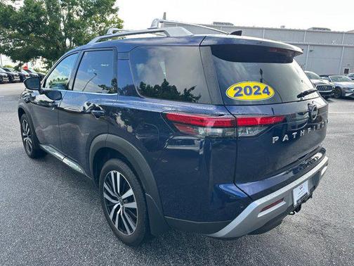 2024 Nissan Pathfinder Platinum FWD