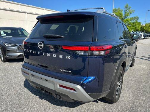 2024 Nissan Pathfinder Platinum FWD