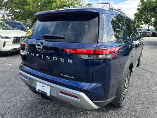 2024 Nissan Pathfinder Platinum FWD