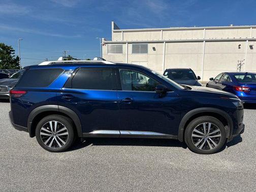 2024 Nissan Pathfinder Platinum FWD