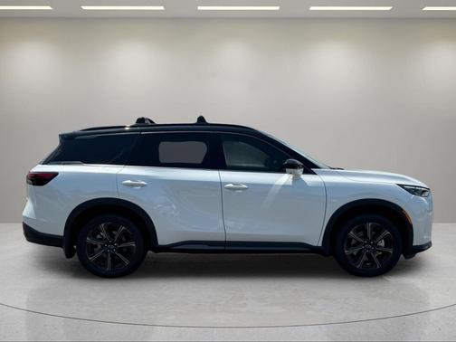 Radiant White/Black Obsidian 2027 INFINITI QX60 AUTOGRAPH