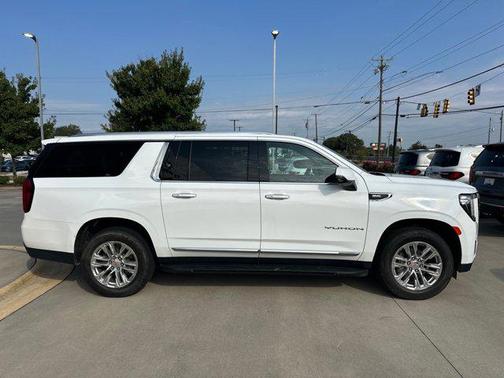 2022 GMC Yukon XL SLT