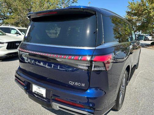 2025 INFINITI QX80 Luxe