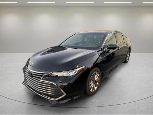 Midnight Black Metallic 2022 Toyota Avalon XLE