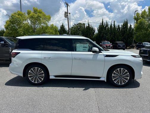 2025 INFINITI QX80 Luxe